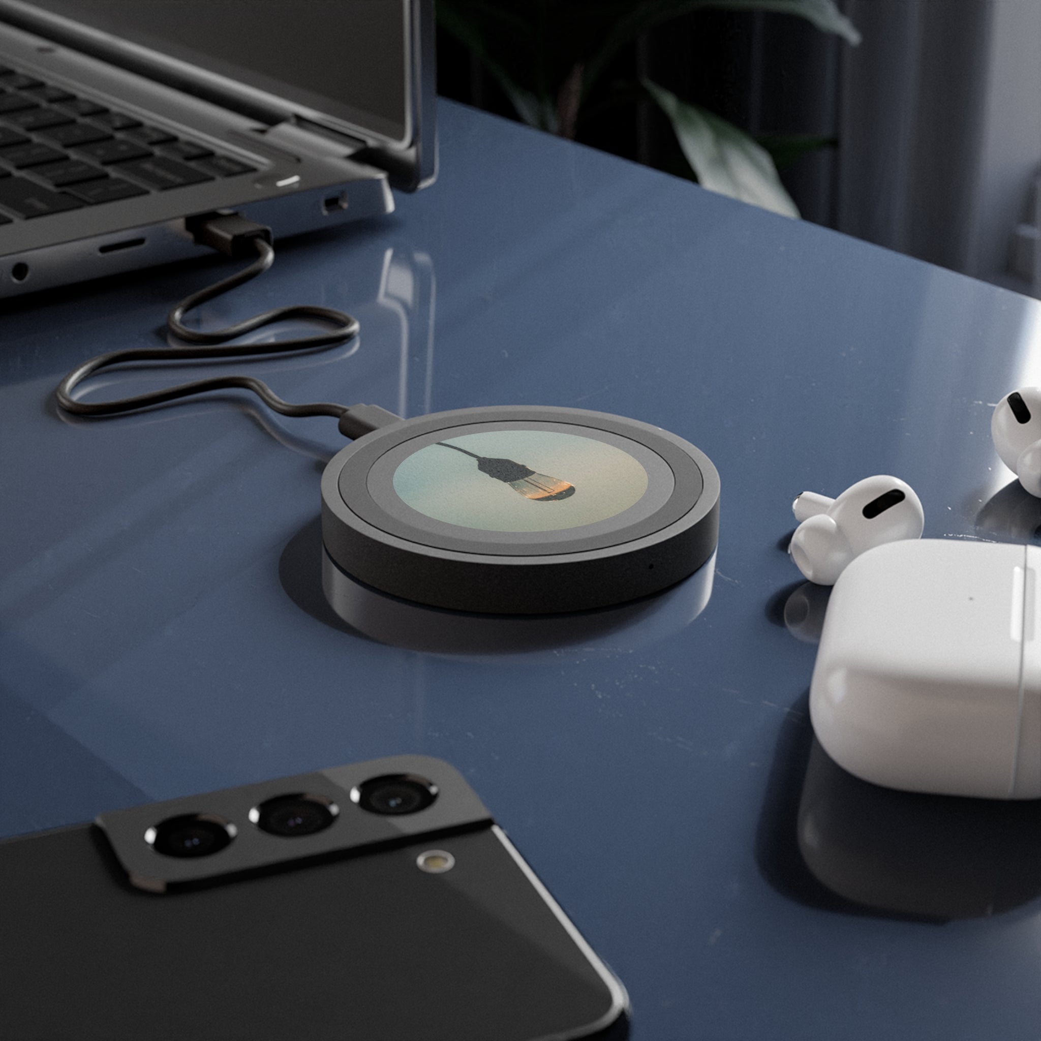 Wireless Charging Pad with Edison Bulb Photo — Slim Qi Phone Charger