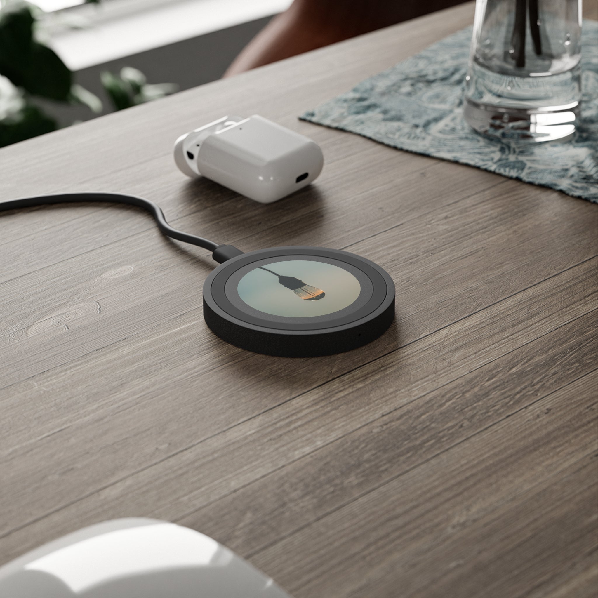 Wireless Charging Pad with Edison Bulb Photo — Slim Qi Phone Charger
